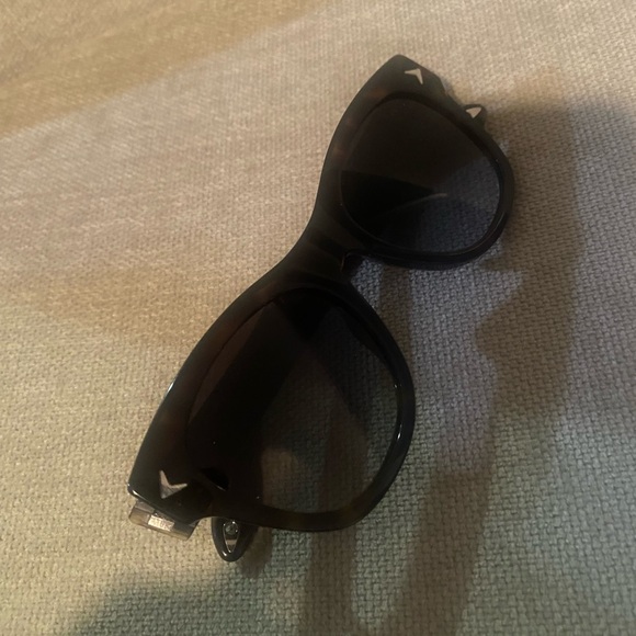 Givenchy Sunglasses  GV 7010/S 08690 🔥🔥🔥🔥🔥 - Picture 2 of 12